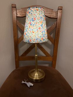 Portable rechargeable lamp