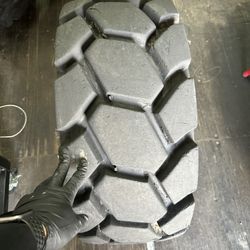 12-16.5 Samson Tractor Tire , Bobcat , Skid Steer , Skip Loader 