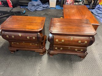 Century Furniture Pair of Vintage Mahogany Bombé Nightstands Chests night stands end tables side