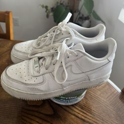 White Nike Air Force 7y 