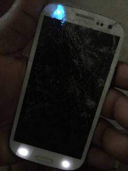 ‼️Cracked Tmobile s3 Clean Esn ‼️