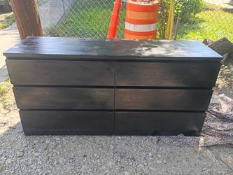 Dresser in excellent condition.