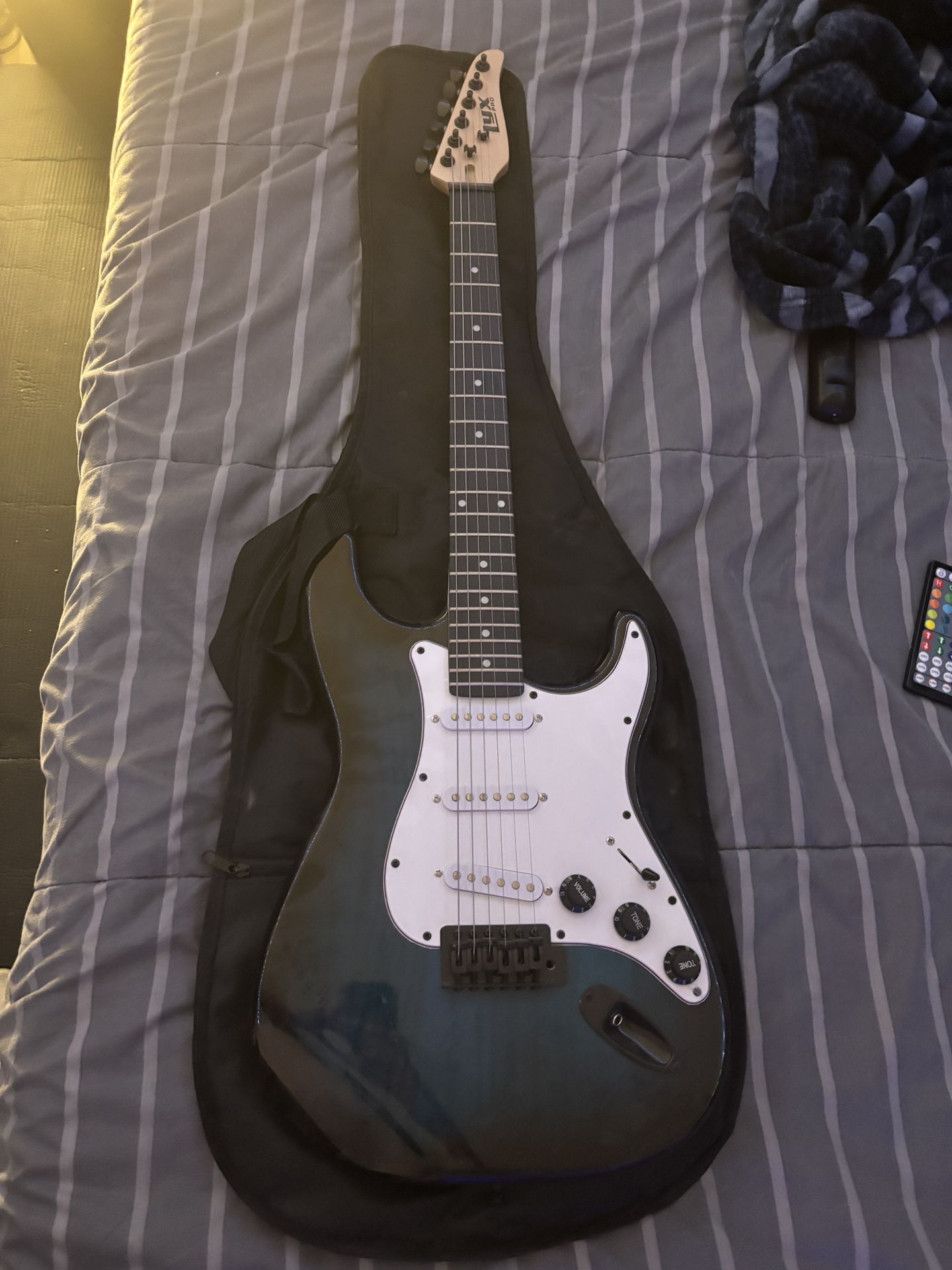 LyxPro 39 Inch Guitar w/ Amp