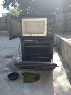  27" GE MICROWAVE AND OVEN COMBO BLACK COLOR Combination Wall Oven, 27" Size, 1.6 cu. ft. Upper/3.8 cu. ft. Lower Capacity, Extra-Large Oven Unit Capa