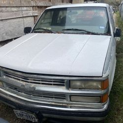 1997 Chevy Silverado V8 NEEDS ANOTHER MOTOR $1200 Clean Title In Hand