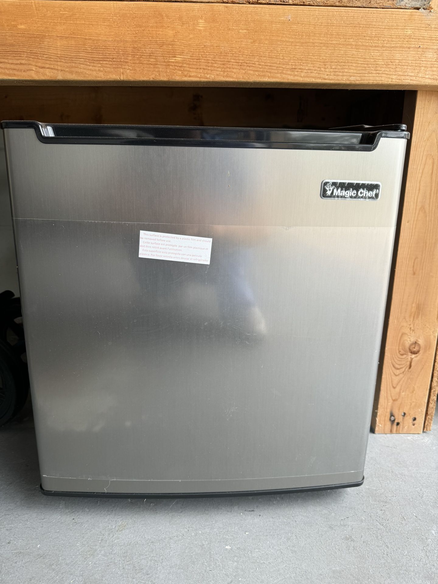 1.7cu ft Magic Chef mini fridge (no freezer)