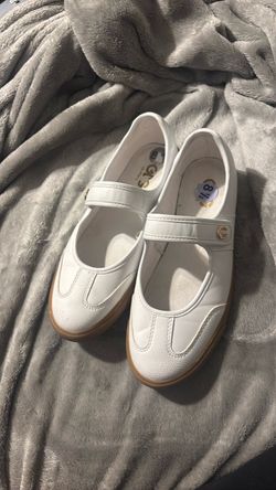 White Woman flats/shoes