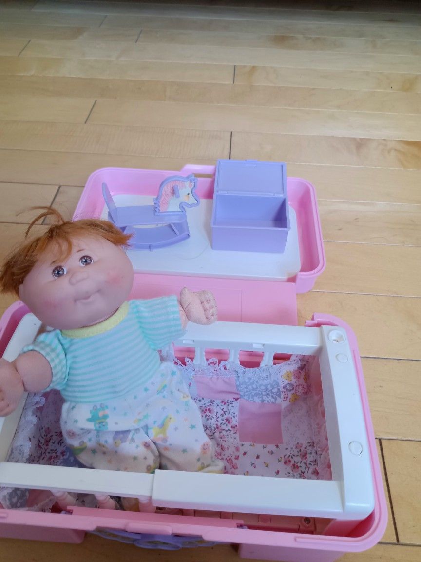 Original Appalachian https://offerup.co/faYXKzQFnY?$deeplink_path=/redirect/ Doll 1995 Mattel (Cabbage Patch Crib)