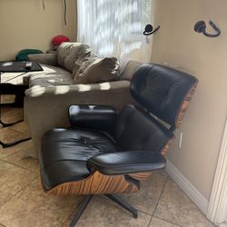 Eames Style Lounge Chair – Wood & Black Leather