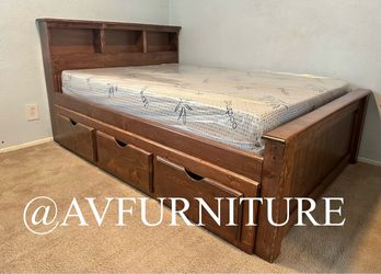 Full Bed w 3 Drawers and Foam Mattress