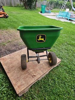 John Deere spreader model BST-35JD