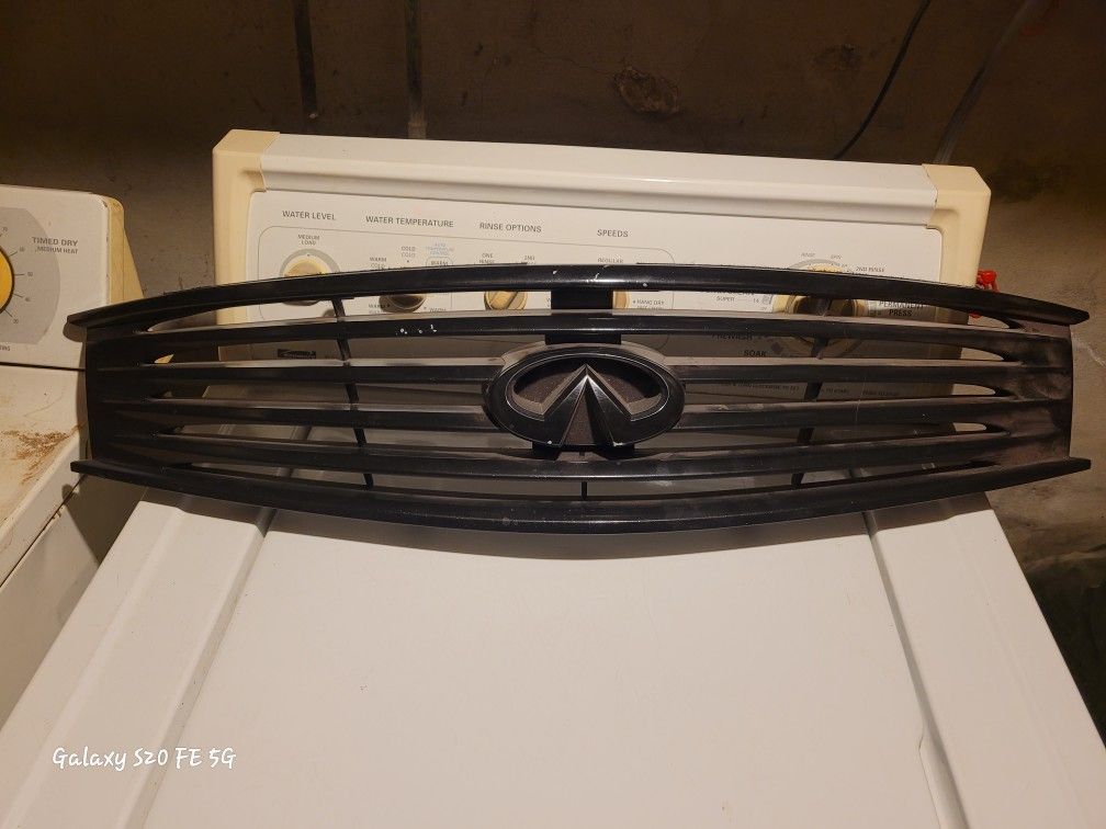 Infiniti G37 Coupe Oem Grill