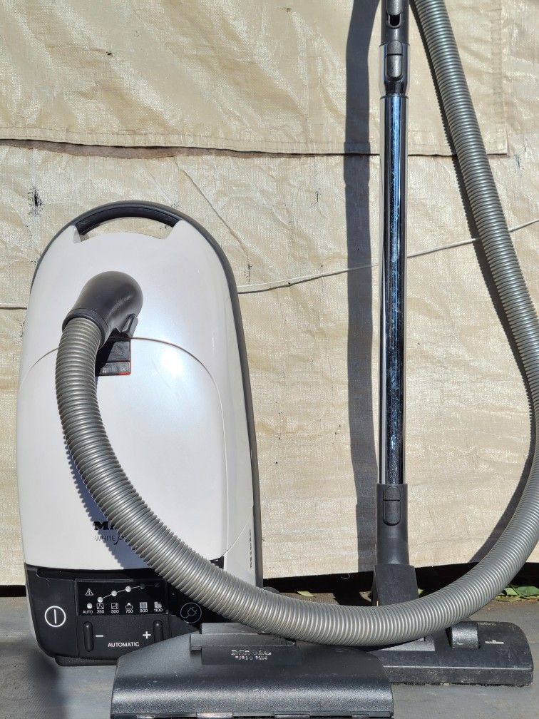 MIELE White Pearl S444i Canister White Pearl Vacuum CleanerÂ