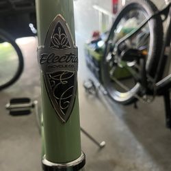 Electra Beach Cruiser Bicycle 