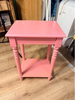 Little pink table