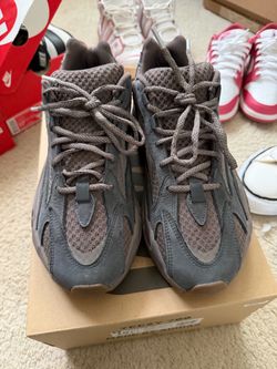 Yeezy 700 mauve