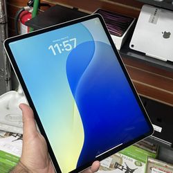 iPad Pro 12.9 inch 4th Generation 256GB Cellular with Store Warranty And Financing Available!