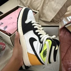 Jordan 1 Volt 
