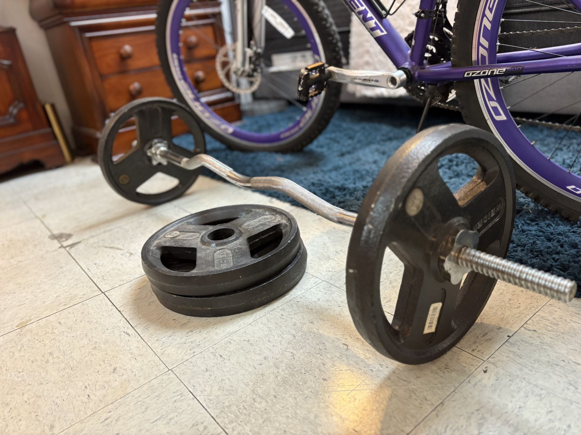 Curl bar + 100 lbs in weights $69.99 🏋️‍♂️