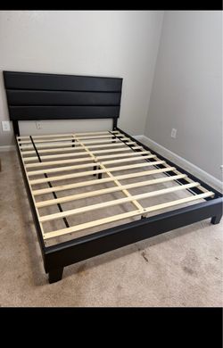 New queen Bedframe