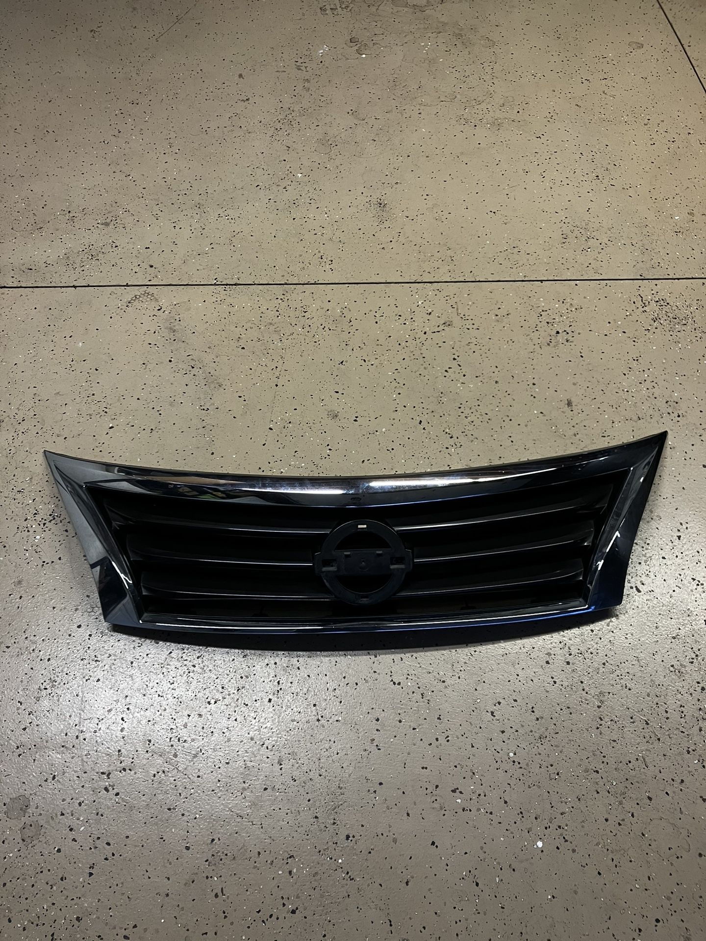 2013-2015 Nissan Altima Front Grille Chrome and Black