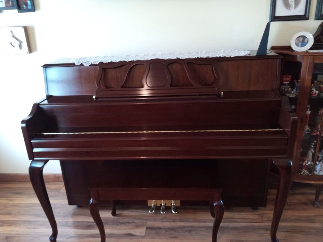 Kawaii Upright Piano Cherry Wood