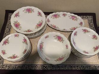 Baum-Southington-Rose Garden gold rimed dinner set 26 pcs