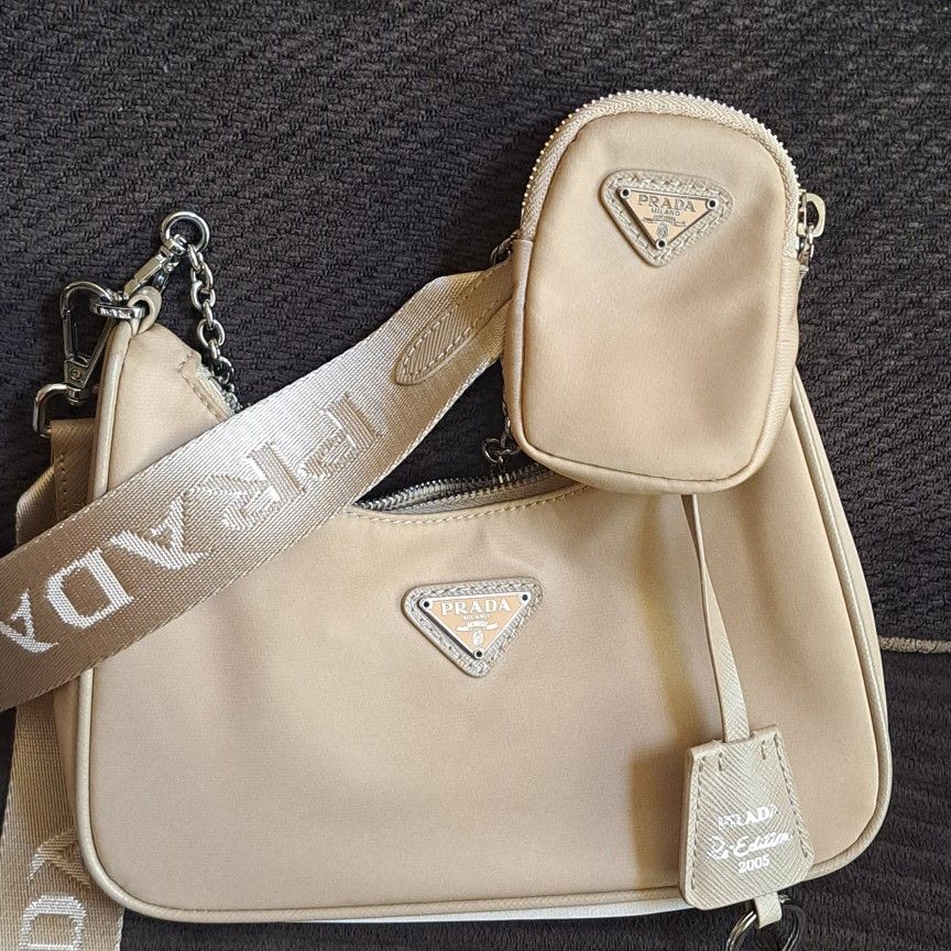 EXCELLENT CONDITION " PRADA RE EDITION BAG 400$
