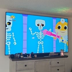85 Inch Samsung TV With Soundbar