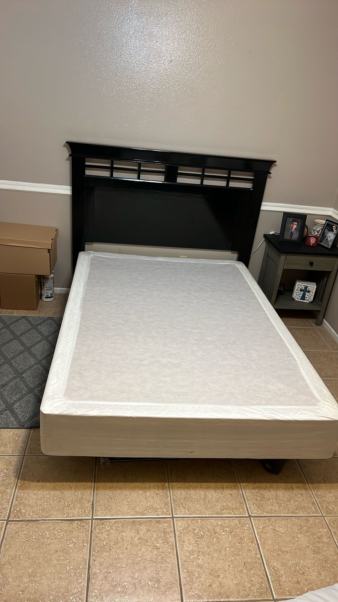 Full Size box spring With Headboard And Rails