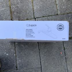 Kitchen Faucet . new . 