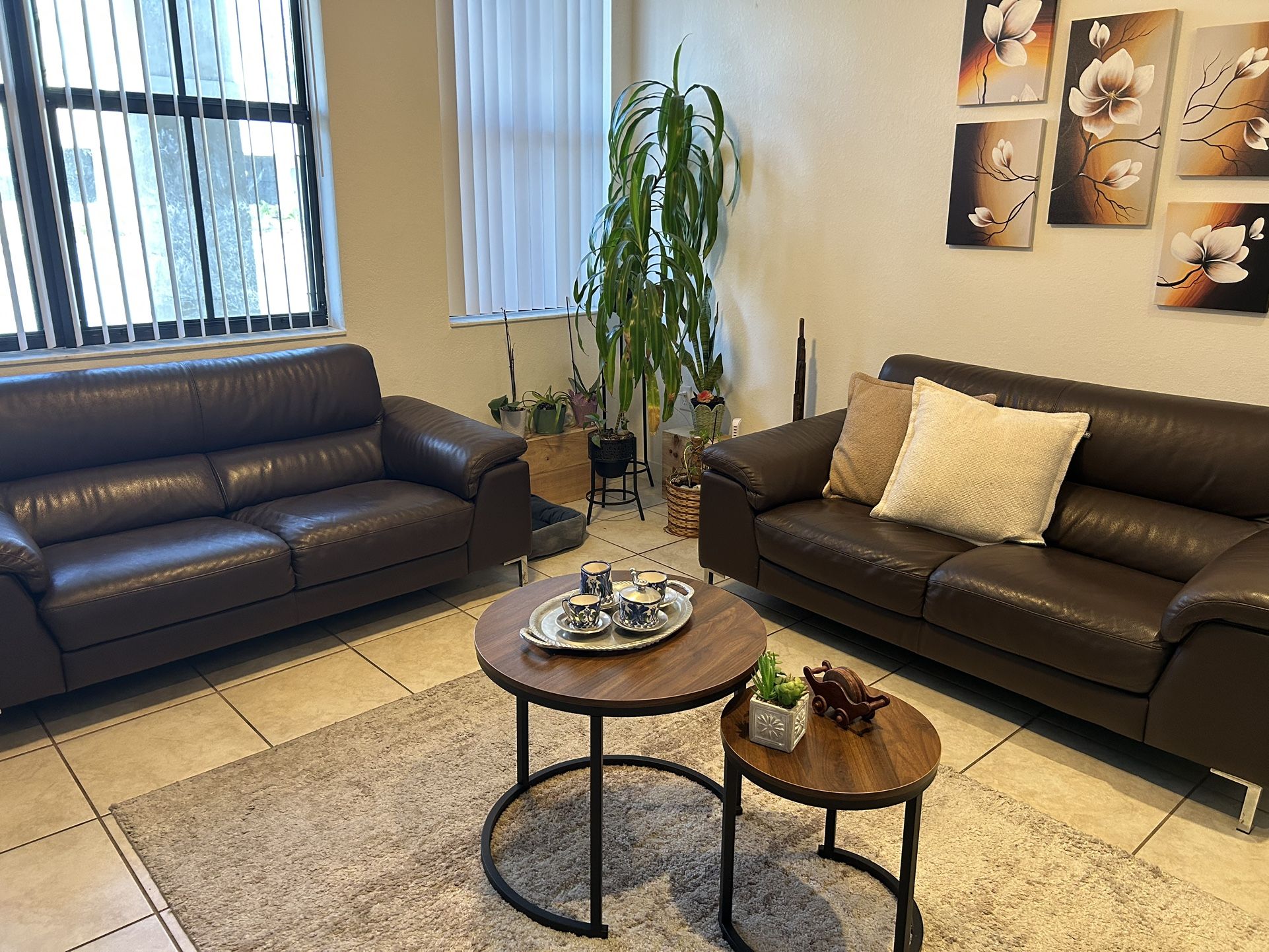 Couch  2 Leather Loveseat / Sofas. 2 Sofas De Cuero 