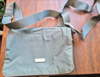 Baggallini grey handbag