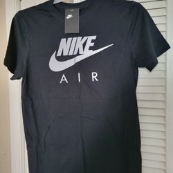 Brand New Mens Small Nike T-shirt 