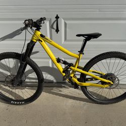 Commencal Jr Supreme Mountain Bike