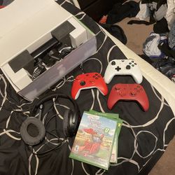 Xbox Lot 3 Controllers 3 Games And Kinect 