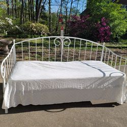 Twin Size Daybed