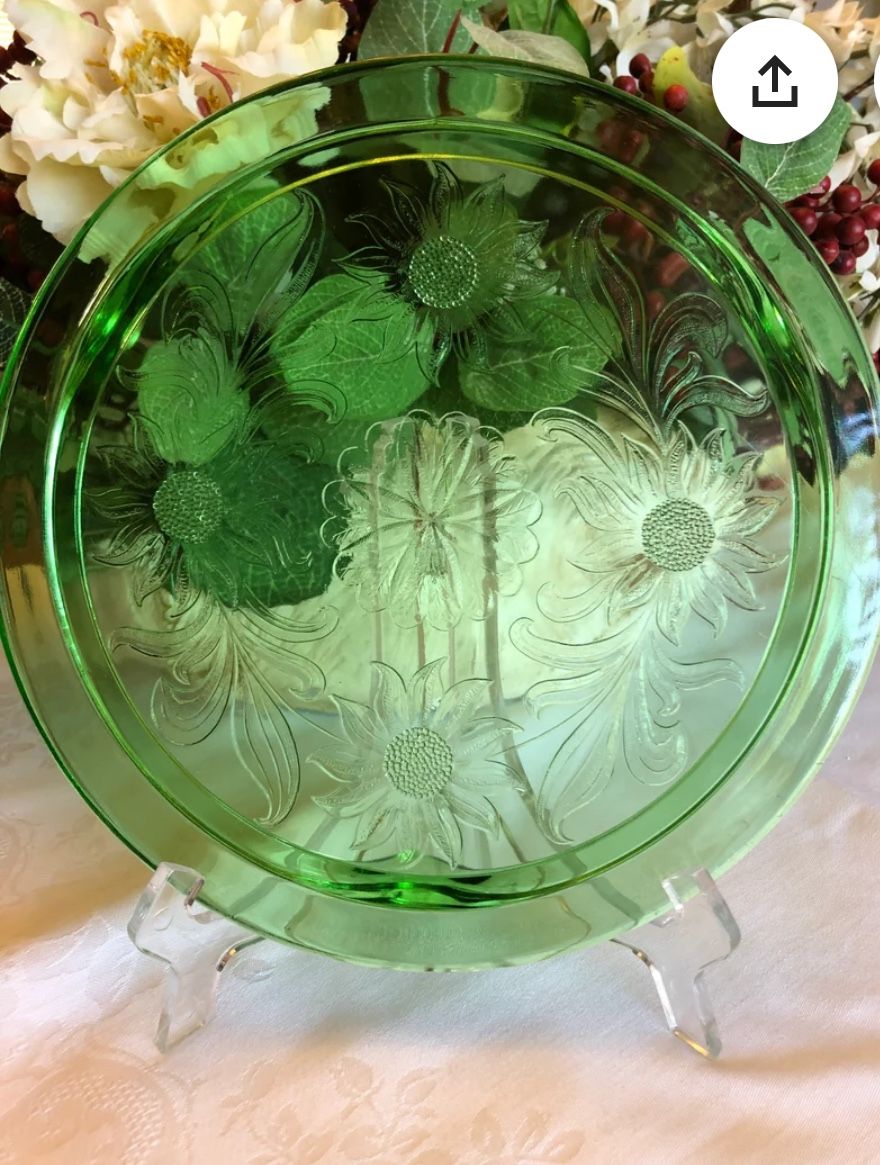 Jeanette Green Daisy Pattern 10" Glass Cake Stand