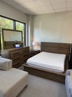 Queen bedroom set (FREE 24H DELIVERY AND SETUP)