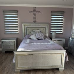 ENTIRE NEW BED SET WITH NIGHT STANDS