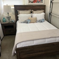 Queen Size Bed. Includes Boxspring, Comfortable and  Clean Mattress.A Nightstand is Included. Hablo Español Y Entrego.