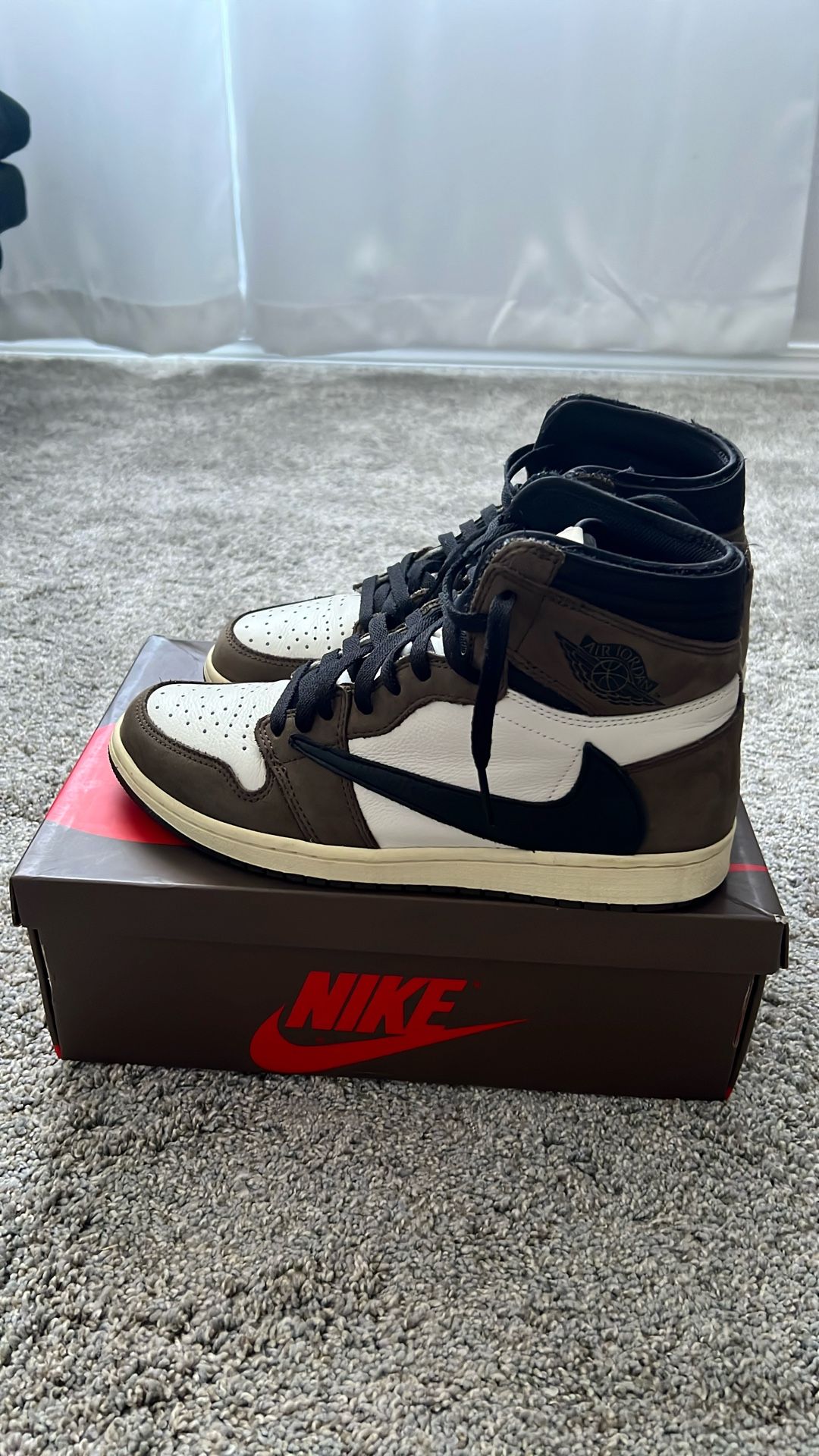 Jordan 1 Travis Scott Mocha High 