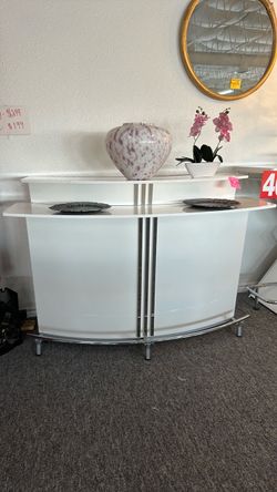 White and silver stand up bar stand