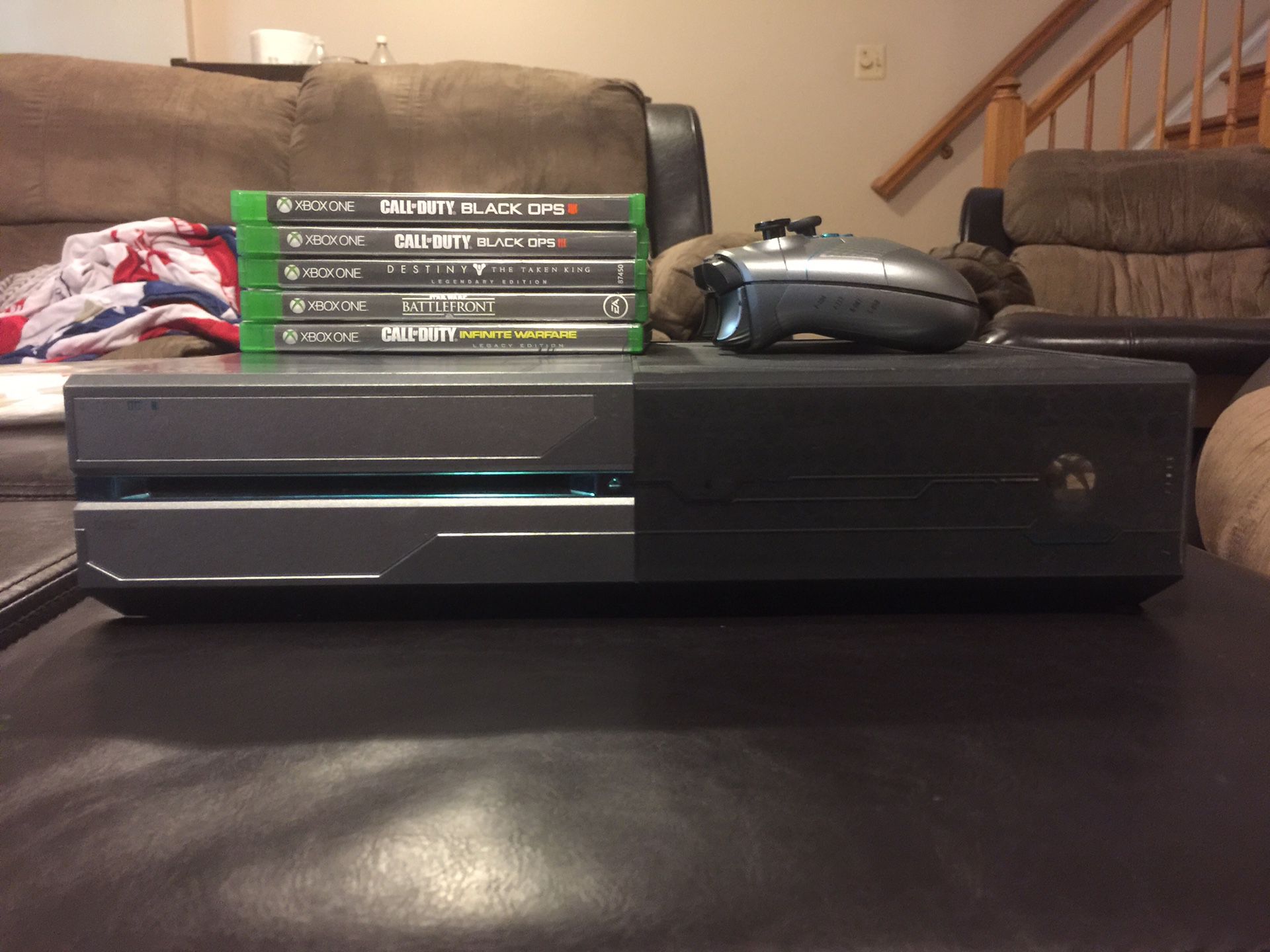 Xbox one halo 5 limited edition 1TB with games