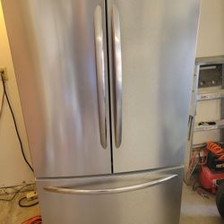 Frigidare GALLERY Refrigerator/Freezer 