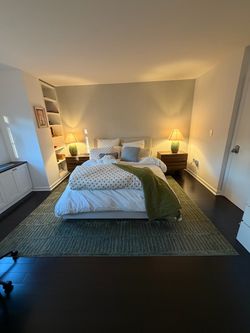 Queen bed upholstered