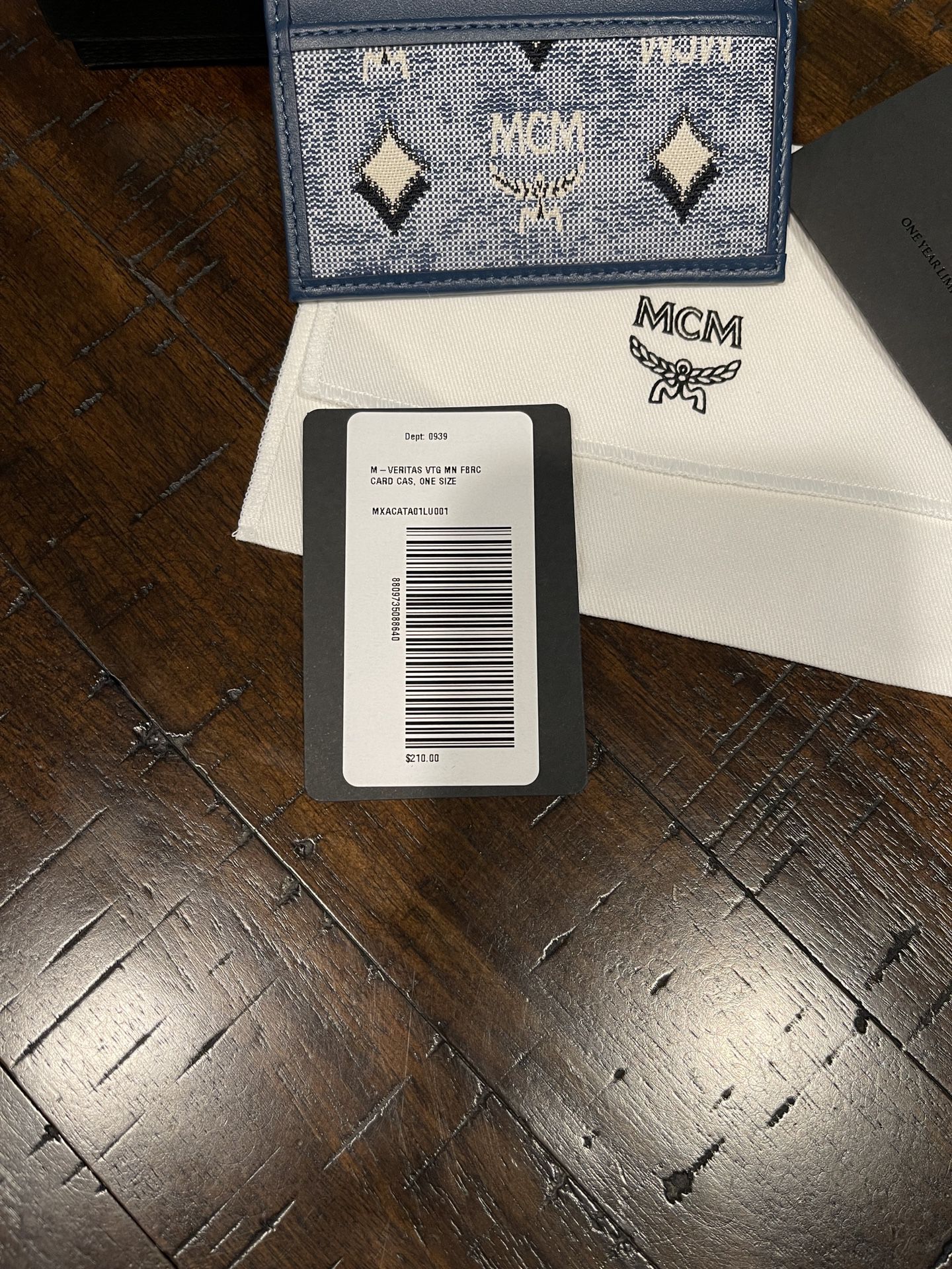 Marc Jacobs Pebbled Leather Card Case in Pink Lemonade w silver hardware,  NWT for Sale in Hacienda Heights, CA - OfferUp