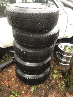 5 Jeep tires and wheels great condition