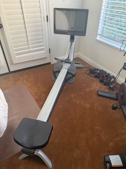 2023 Hydrow Rowing Machine/ hardly used MINT