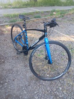 Raleigh bicycle cadent 4 700cc aluminum frame